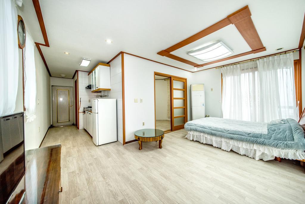 Dongsannara Pension Seogwipo Exterior photo